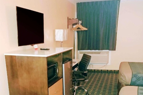Econo Lodge Milldale-Southington image 5