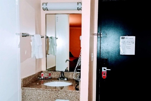 Econo Lodge Milldale-Southington image 7