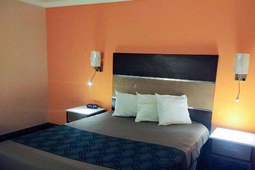 Econo Lodge Milldale-Southington image 1